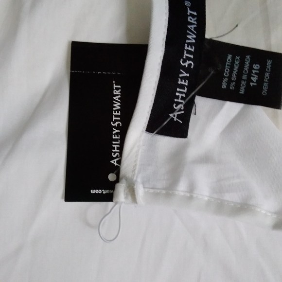 White V-Neck Puff Sleeve Top - Picture 7 of 10